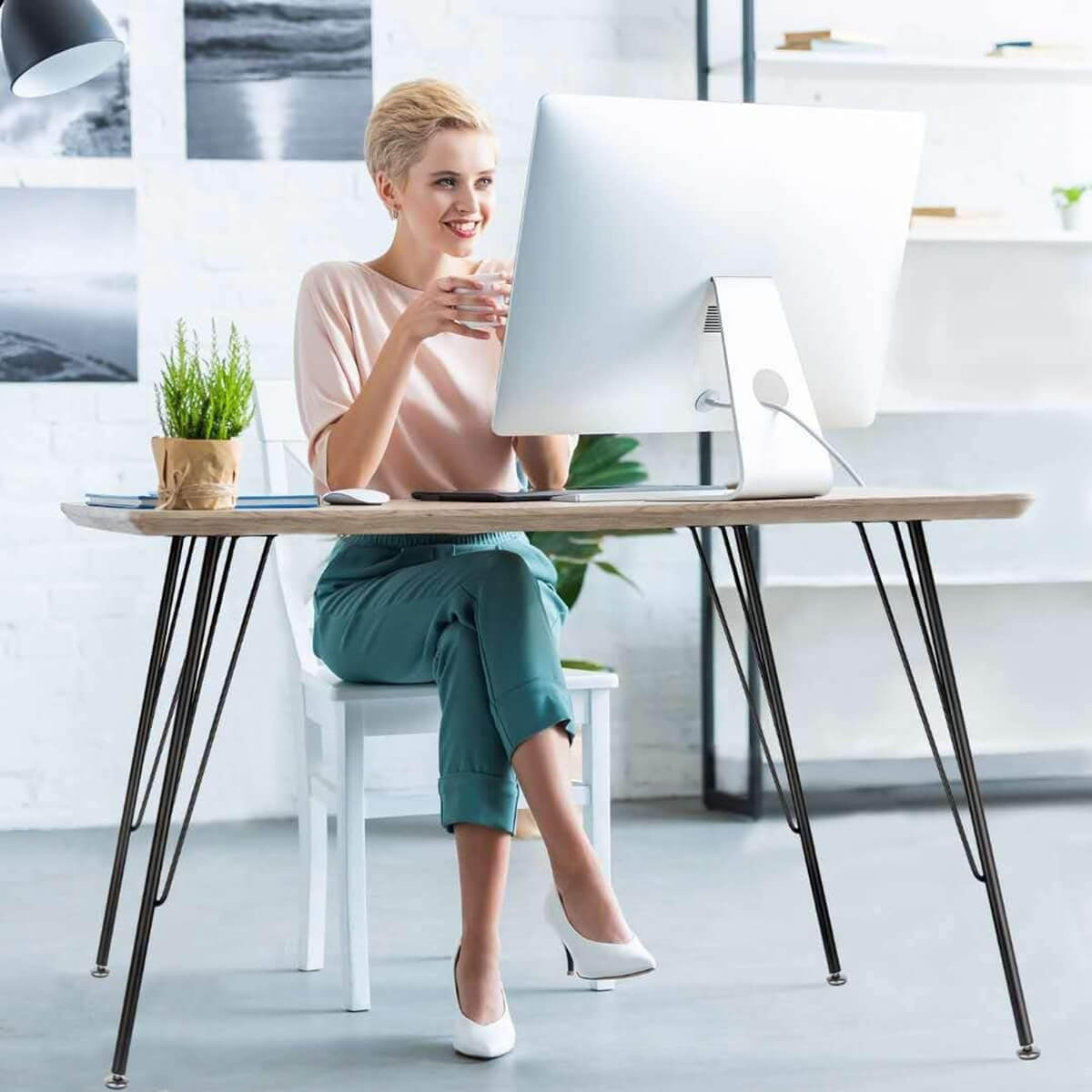 Những ưu điểm và nhược điểm của bàn làm việc chân sắt 
